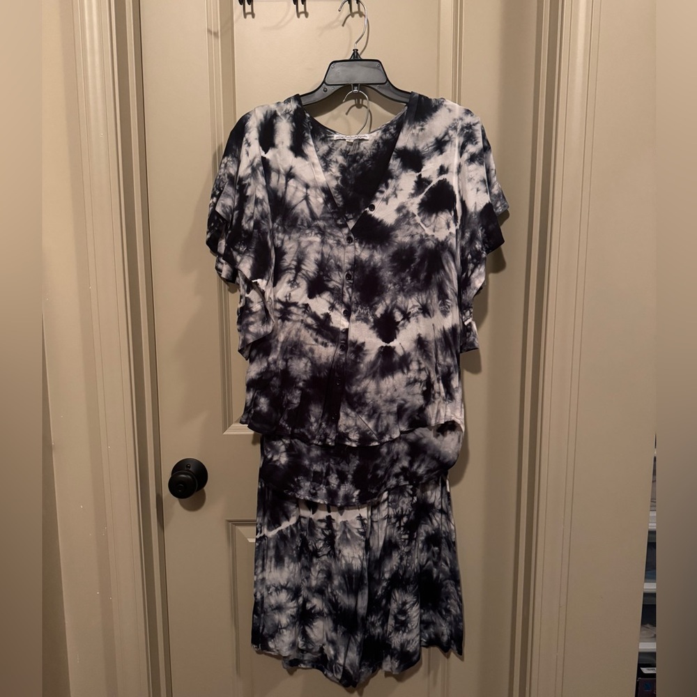 Young Fabulous & Broke Black and White Tie Dye Set